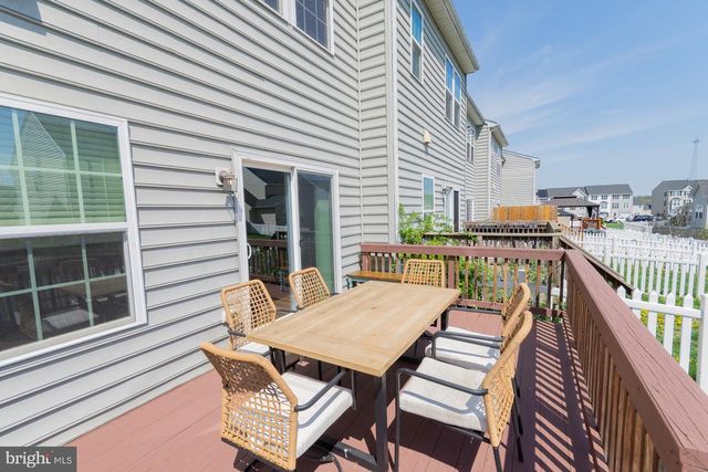 142 NORWOOD DR, Falling Waters, WV 25419