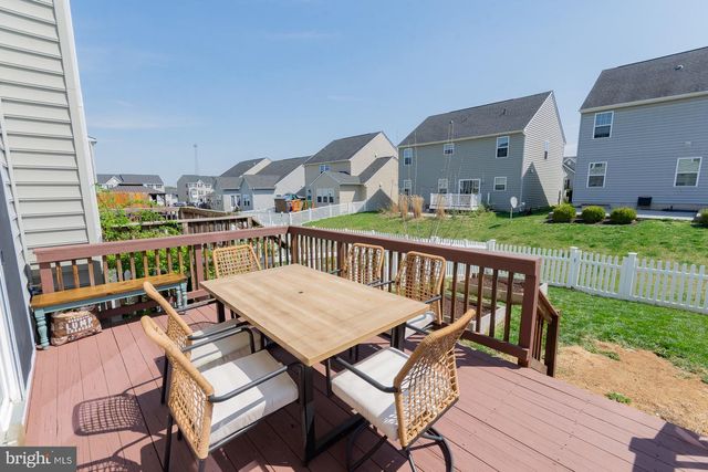 142 NORWOOD DR, Falling Waters, WV 25419