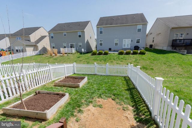 142 NORWOOD DR, Falling Waters, WV 25419