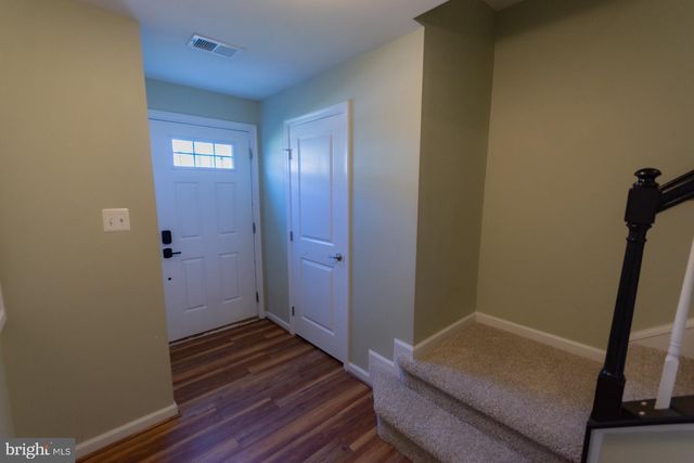 142 NORWOOD DR, Falling Waters, WV 25419