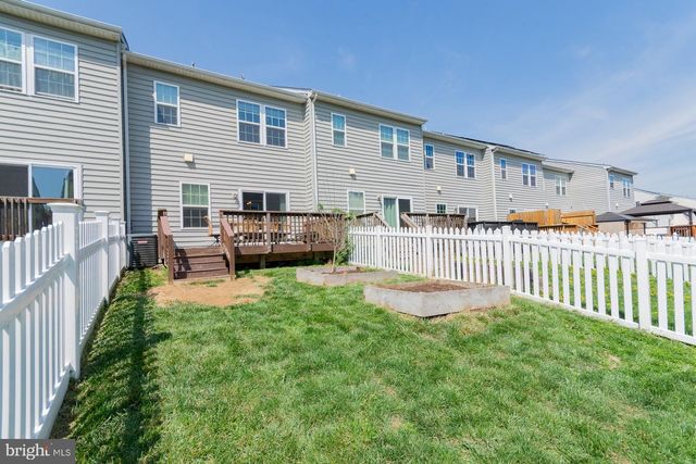 142 NORWOOD DR, Falling Waters, WV 25419