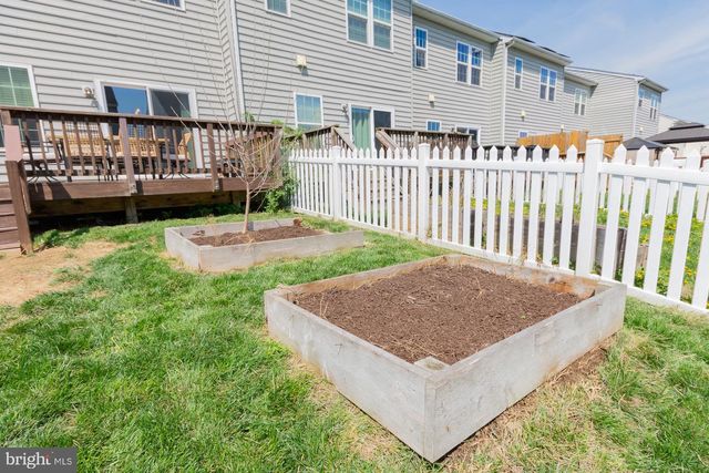 142 NORWOOD DR, Falling Waters, WV 25419