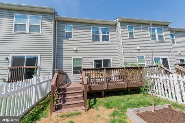 142 NORWOOD DR, Falling Waters, WV 25419