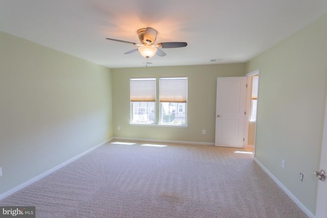 142 NORWOOD DR, Falling Waters, WV 25419