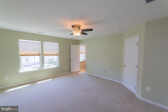 142 NORWOOD DR, Falling Waters, WV 25419