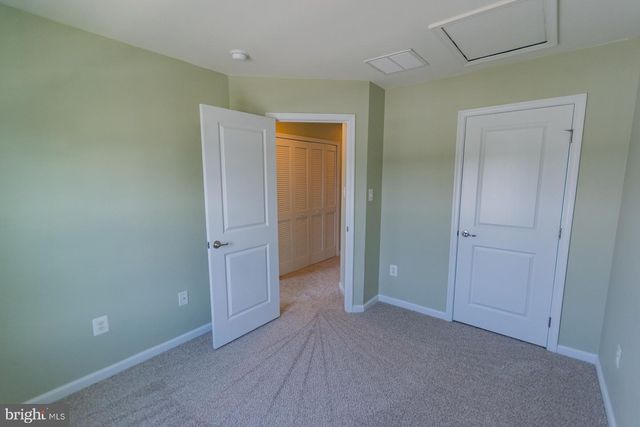 142 NORWOOD DR, Falling Waters, WV 25419