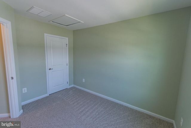 142 NORWOOD DR, Falling Waters, WV 25419