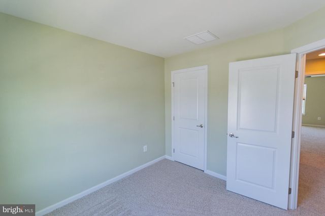 142 NORWOOD DR, Falling Waters, WV 25419