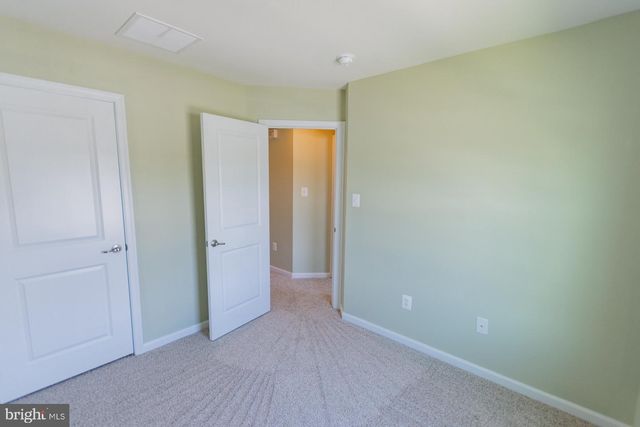 142 NORWOOD DR, Falling Waters, WV 25419