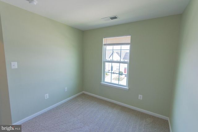 142 NORWOOD DR, Falling Waters, WV 25419