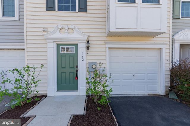 142 NORWOOD DR, Falling Waters, WV 25419