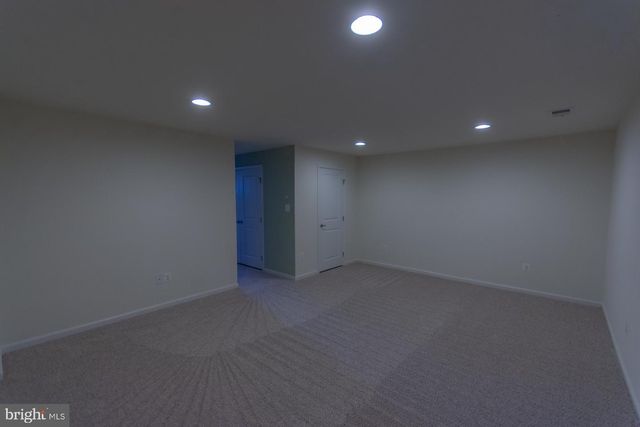 142 NORWOOD DR, Falling Waters, WV 25419