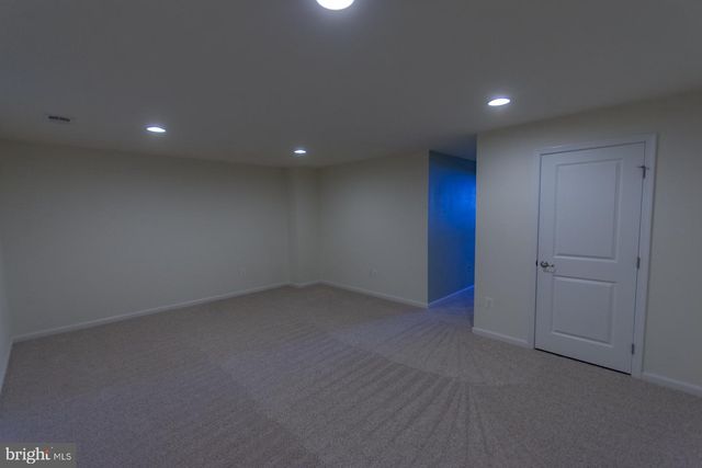 142 NORWOOD DR, Falling Waters, WV 25419