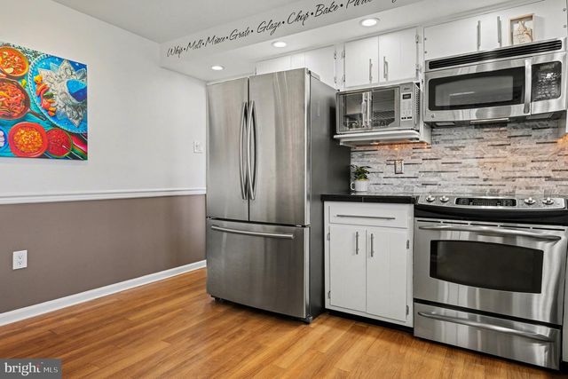 2323 COLONIAL DR, Gilbertsville, PA 19525