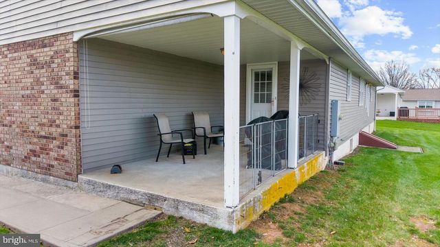 2323 COLONIAL DR, Gilbertsville, PA 19525