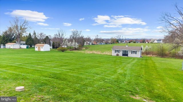 2323 COLONIAL DR, Gilbertsville, PA 19525