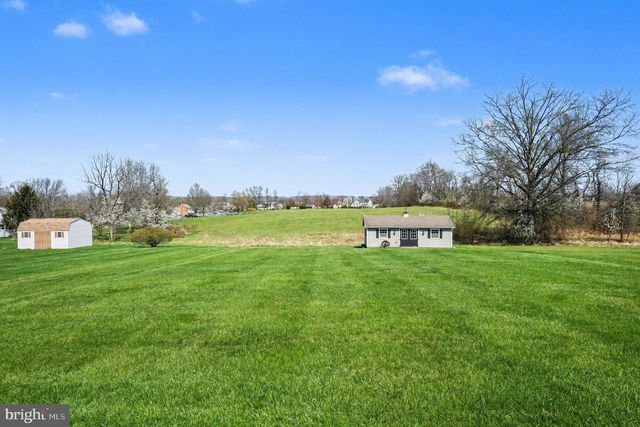 2323 COLONIAL DR, Gilbertsville, PA 19525