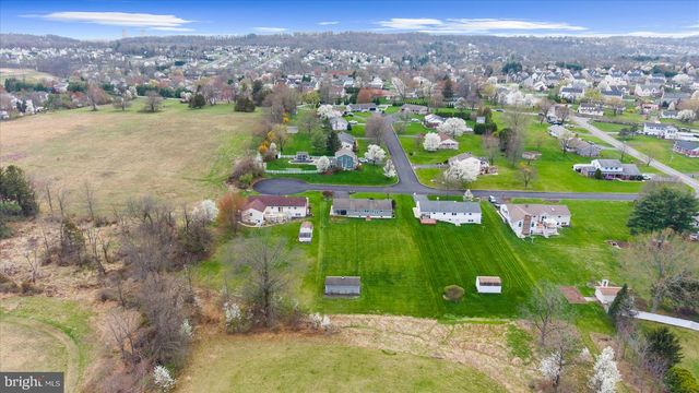 2323 COLONIAL DR, Gilbertsville, PA 19525