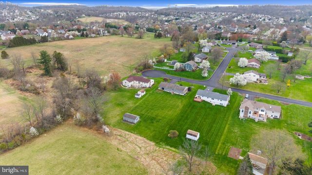 2323 COLONIAL DR, Gilbertsville, PA 19525