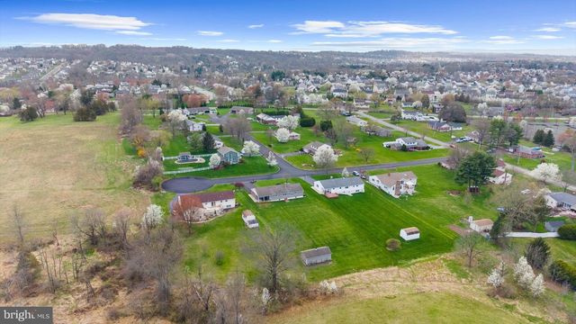 2323 COLONIAL DR, Gilbertsville, PA 19525