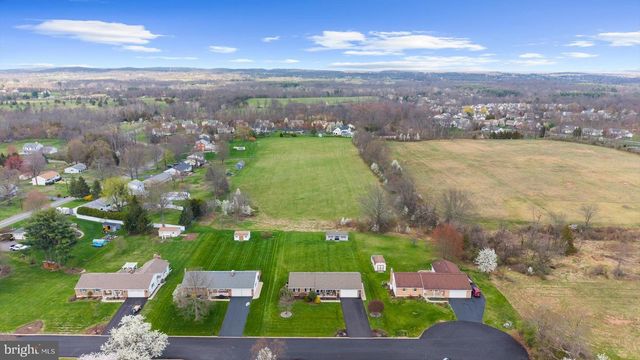 2323 COLONIAL DR, Gilbertsville, PA 19525
