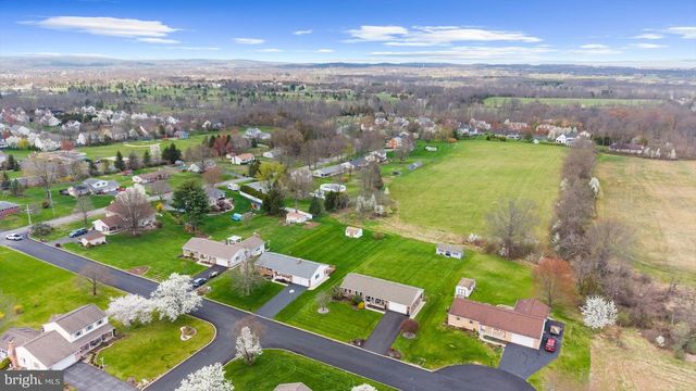 2323 COLONIAL DR, Gilbertsville, PA 19525