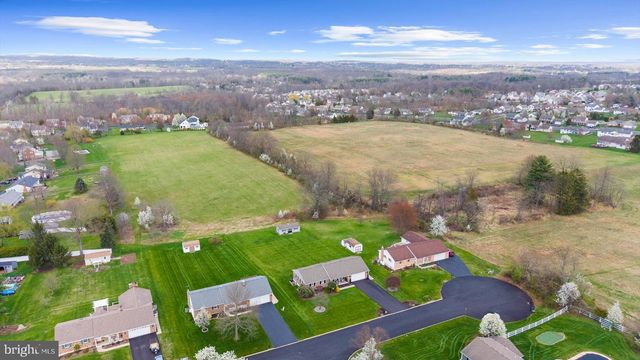 2323 COLONIAL DR, Gilbertsville, PA 19525