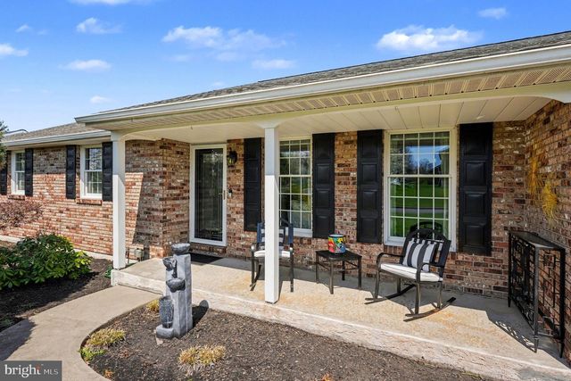 2323 COLONIAL DR, Gilbertsville, PA 19525
