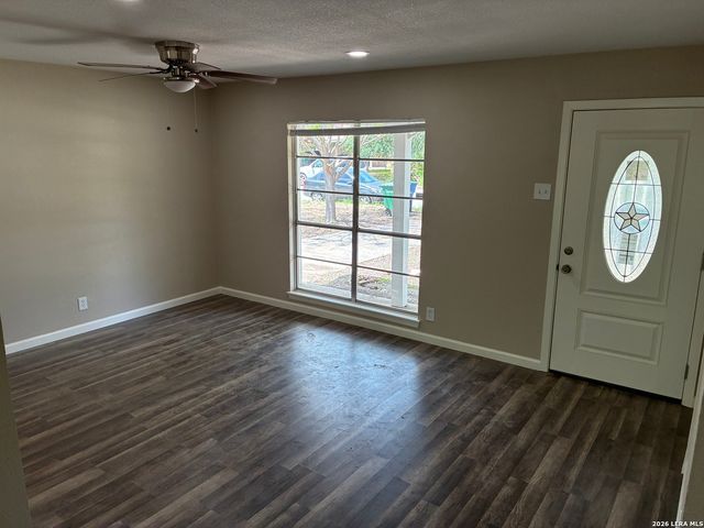 4426 Desert View Dr, San Antonio, TX 78217