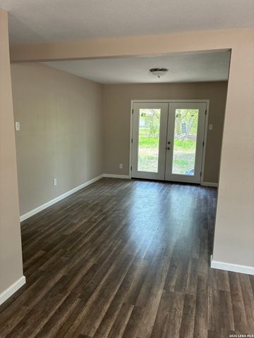 4426 Desert View Dr, San Antonio, TX 78217