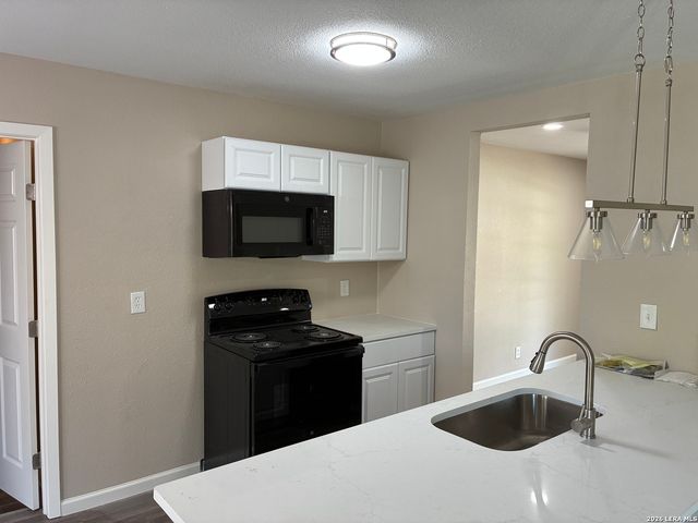 4426 Desert View Dr, San Antonio, TX 78217
