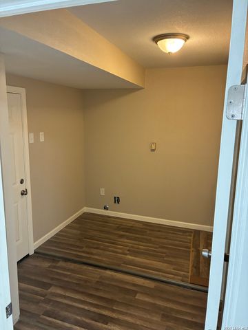 4426 Desert View Dr, San Antonio, TX 78217