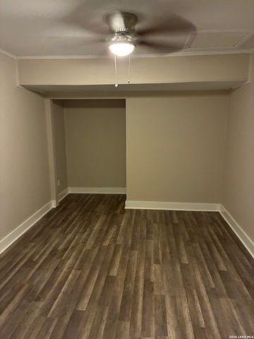 4426 Desert View Dr, San Antonio, TX 78217