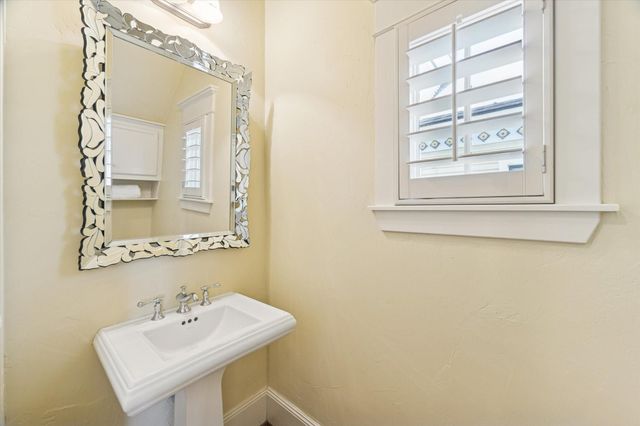 421 Cortlandt Street C, Houston, TX 77007