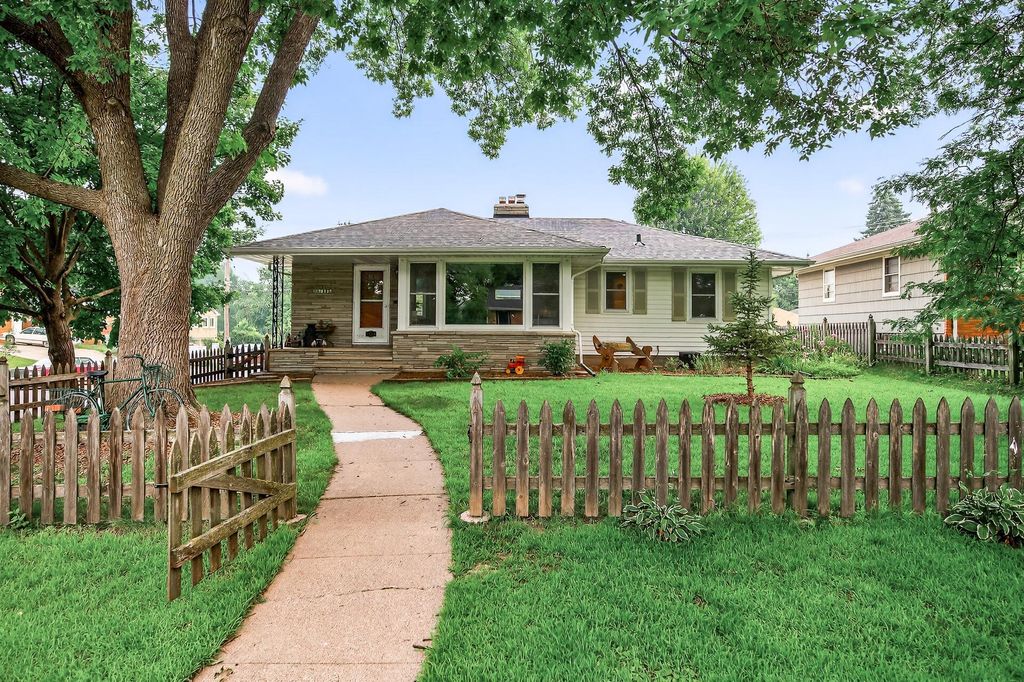 3554 Zenith Avenue N, Robbinsdale, MN 55422