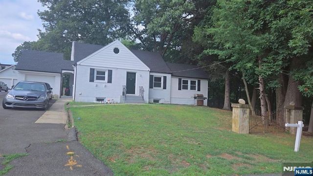 29 Stansfield Place, North Haledon, NJ 07508