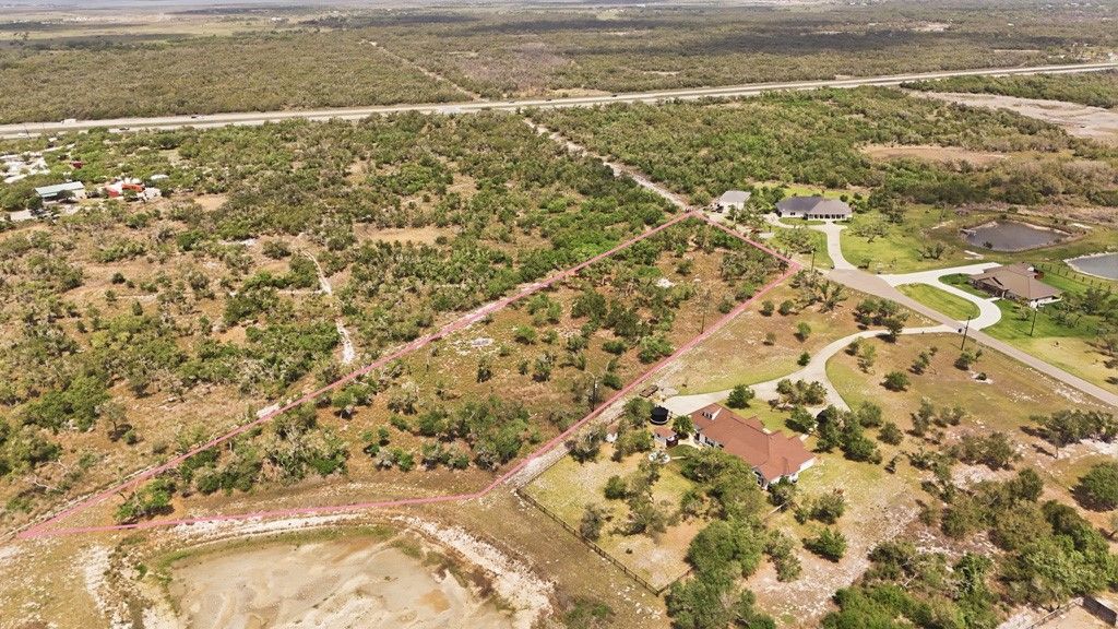 61 W Wildwood Dr, Rockport, TX 78382 — photo 4
