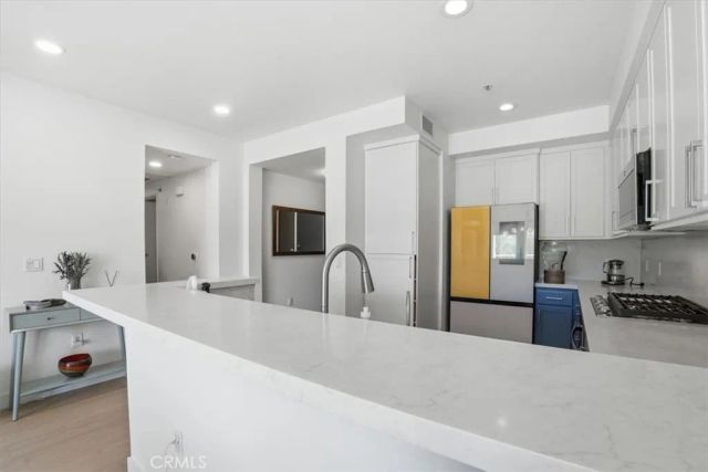 21301 Erwin Street 545, Woodland Hills, CA 91367