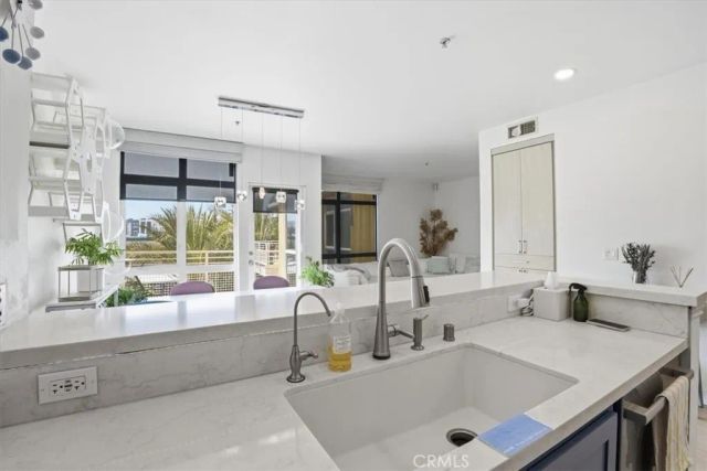 21301 Erwin Street 545, Woodland Hills, CA 91367