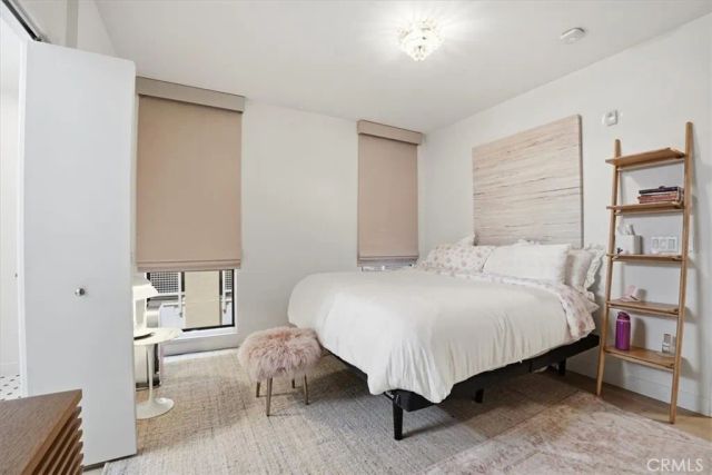 21301 Erwin Street 545, Woodland Hills, CA 91367