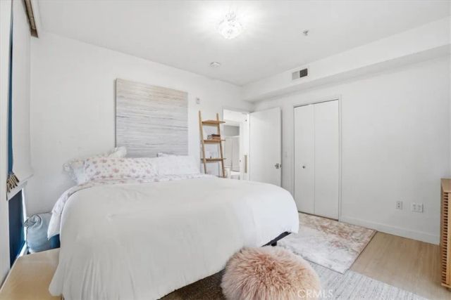 21301 Erwin Street 545, Woodland Hills, CA 91367