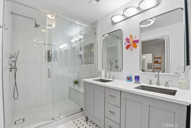 21301 Erwin Street 545, Woodland Hills, CA 91367
