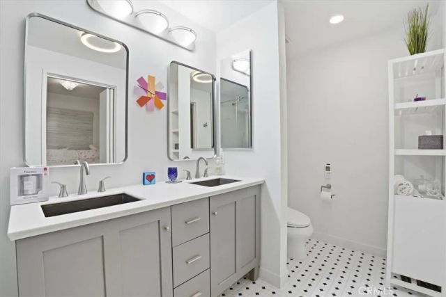 21301 Erwin Street 545, Woodland Hills, CA 91367