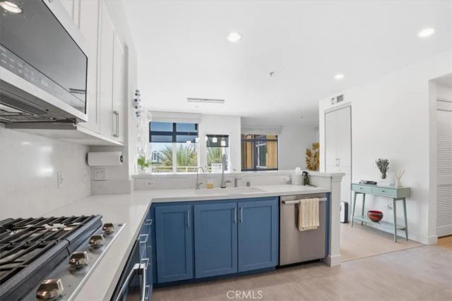 21301 Erwin Street 545, Woodland Hills, CA 91367