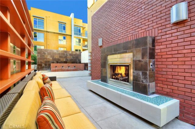 21301 Erwin Street 545, Woodland Hills, CA 91367