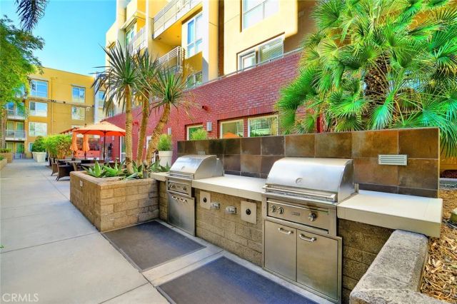 21301 Erwin Street 545, Woodland Hills, CA 91367