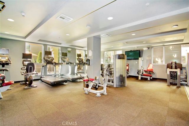 21301 Erwin Street 545, Woodland Hills, CA 91367