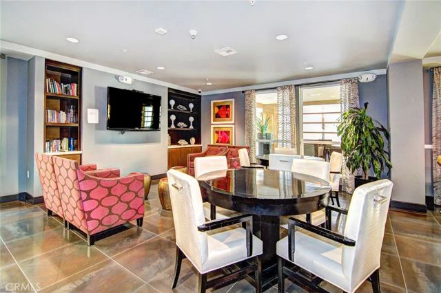 21301 Erwin Street 545, Woodland Hills, CA 91367