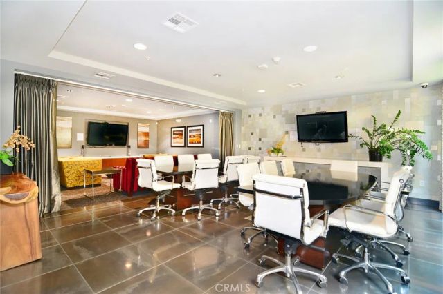 21301 Erwin Street 545, Woodland Hills, CA 91367