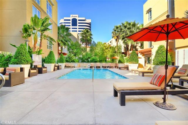 21301 Erwin Street 545, Woodland Hills, CA 91367